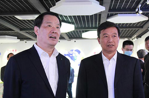 中建材總裁、中國工程院院士彭壽一行蒞臨鵬飛集團(tuán)考察